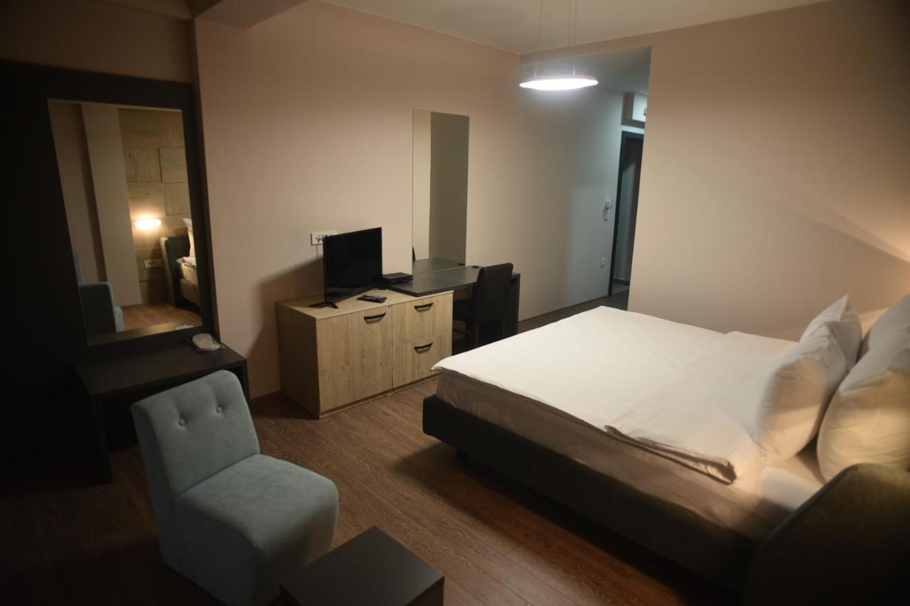 Villa Eleni Apartments Skopje Buitenkant foto