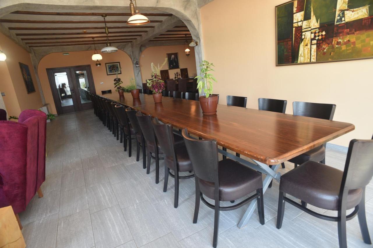Villa Eleni Apartments Skopje Buitenkant foto
